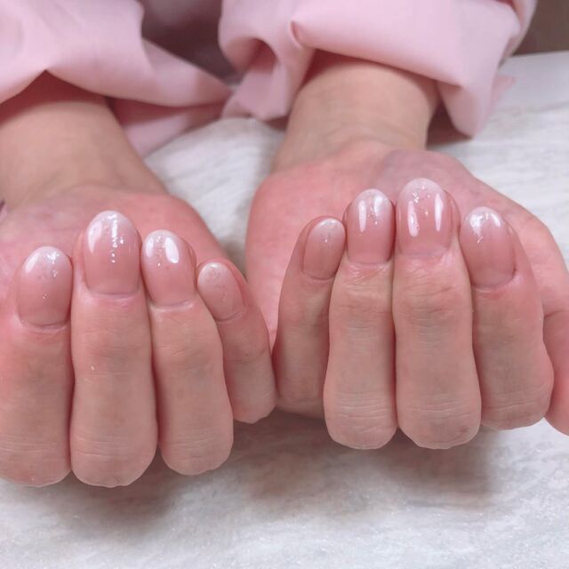 Wedding nail✨

受付のお仕事なので控えめだけど、上品でドレスにとっても似合うネイルになりました✨

＃一宮ネイル
＃一宮ネイルサロン
＃一宮エステ
＃一宮エステサロン
＃ネイルスクール
＃一宮ネイルスクール
#ウェディングネイル
#お幸せに
＃幸せのお裾分けありがと